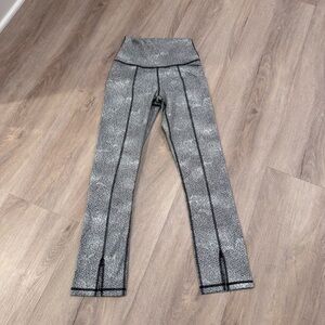 Aerie Black and White Patterned Straight Leggings front open hem S NWOT